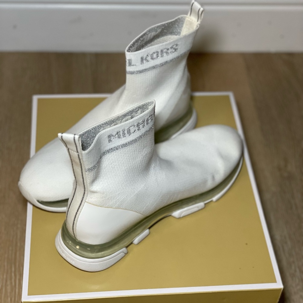 Michael Kors Kendra Bootie - Picture 4 of 7